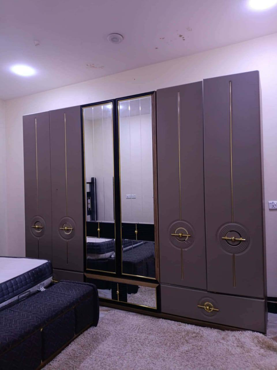 غرفة اخشاب تركي   درجه اولى  السعر 1/500وبيه مجال للاستفسار الاتصال على الرقم (***********)
