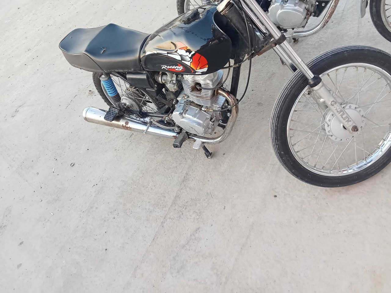 السلام عليكم دراجه نامه مديل22مكينه مفتوحه ولفات فقط كلك ب325
***********
