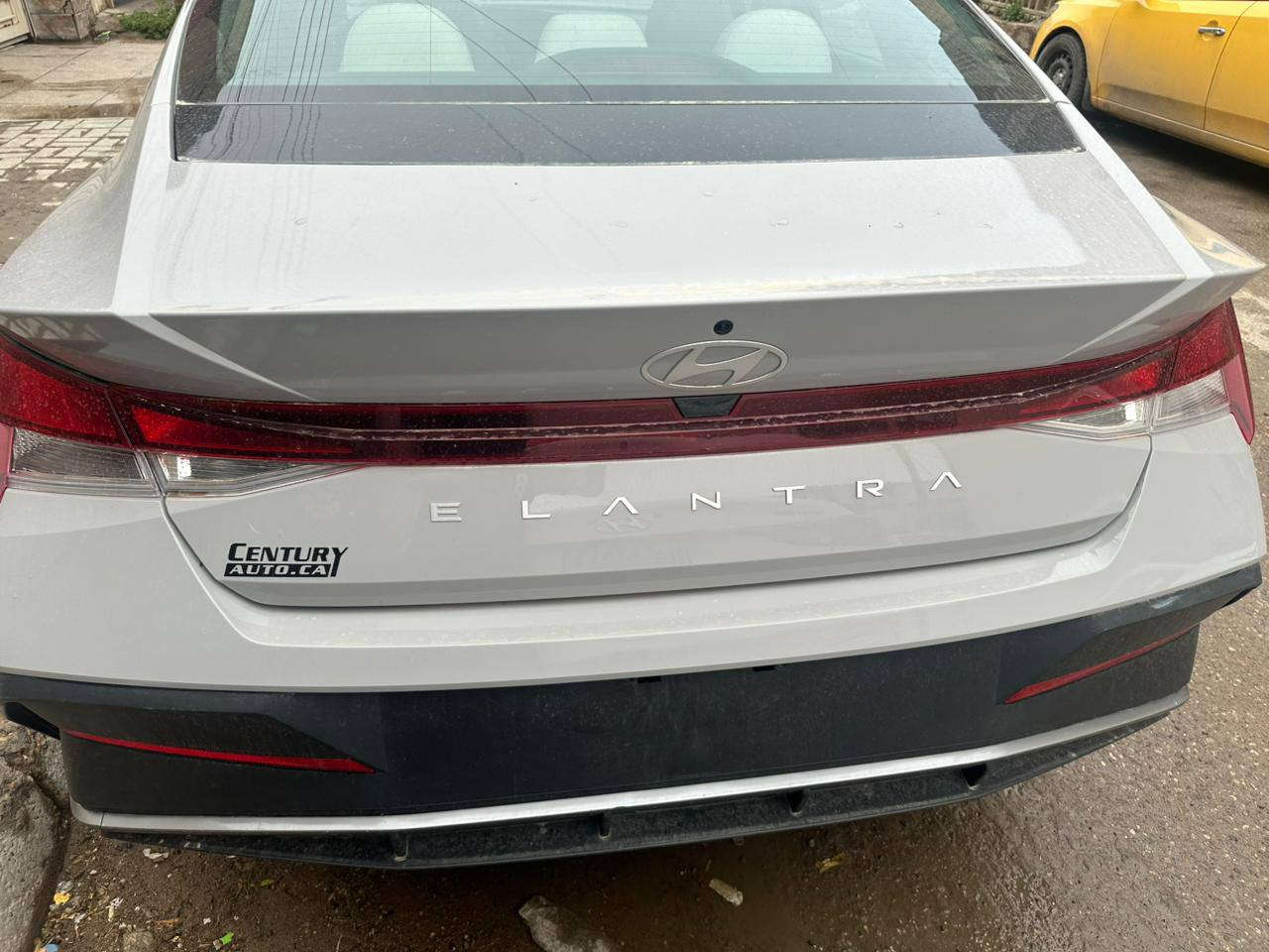 النترا.
 موديل 2025
مواصفات عادية 
داخل جلد ابيض 
الحادث ربع البنيد حرق من فوك (تخريب)
السيارة مكفوله كفاله عامه من كل شي ماعدا البنيد صبغ 
بدون ارقام 
صورة الحادث منشورة اخر صورة 
لون مميز سمول 
العنوان بغداد 
السعر  ١٥٠
***********
