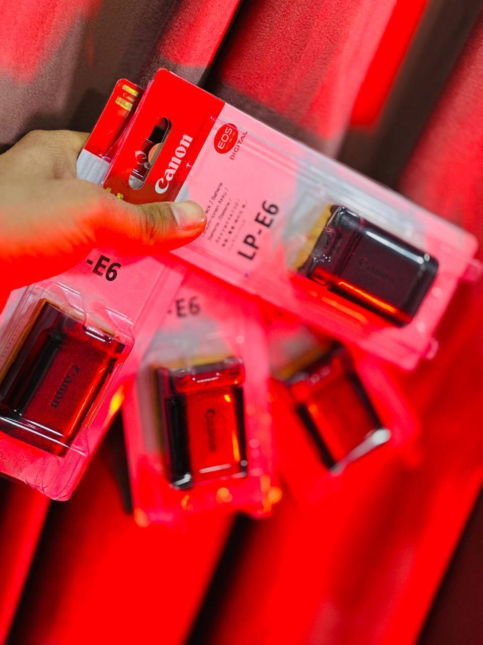 ادبتر كانون الاصلي+بطاريات كانون
بطاريات كانون LP-E6 ترهم ع كاميرات R6ii/R5/R/5Div/7D/90D/80D/6Dii
ادبتر كانون الاصلي يحول من RF-EF جديد لوك 
توصيل متوفر 
السعر خاص او واتساب 
***********
@إشارة
