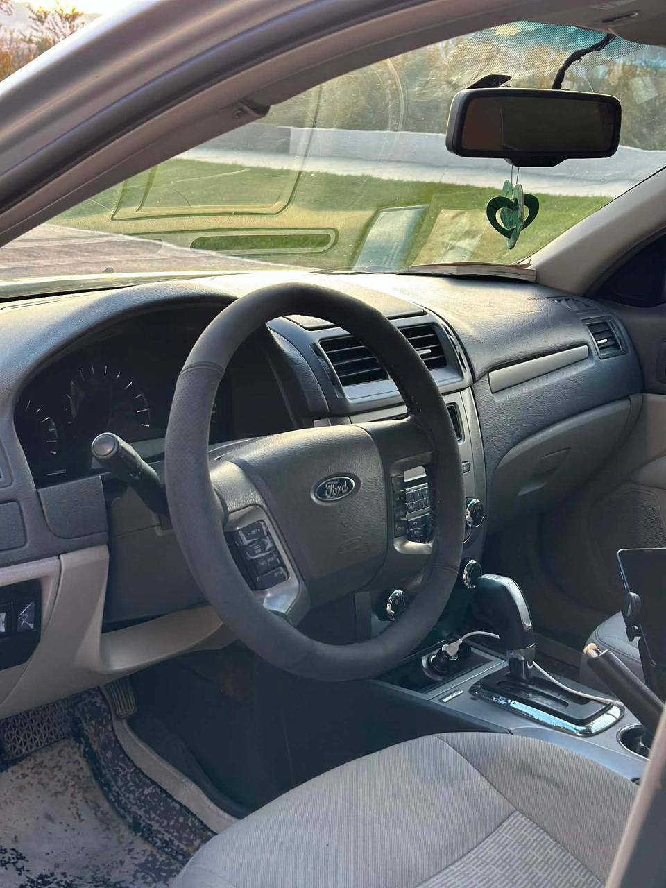 فۆرد فیوژن ٢٠١٠ SE
بێ بۆیاخ ١٥٠ هەزار ڕۆشتوە مەجموعەی سوکان و گێڕ و مەکینەی بە شەرت سەیارەکە کامل سێرڤس کراوە چوار تایەی تازەم بۆ کڕیوە پاتری و ڕۆنی مەکینە و هایدرۆلیک و تاقم پێشم کامل گۆڕیوە بە ناو خۆمانە کەی ویست پەنجە مۆر بۆ ئەکەم 

٩٠ گەڵا و مەجالێکی کەم مشتەری تێل بکە و وەرە سەیری کە لەگەڵ ڕێزم گەر سعر نازانی لە خۆوە ڕەقەم لێ مەیە 
0771 150 1754 السليمانية, العراق
