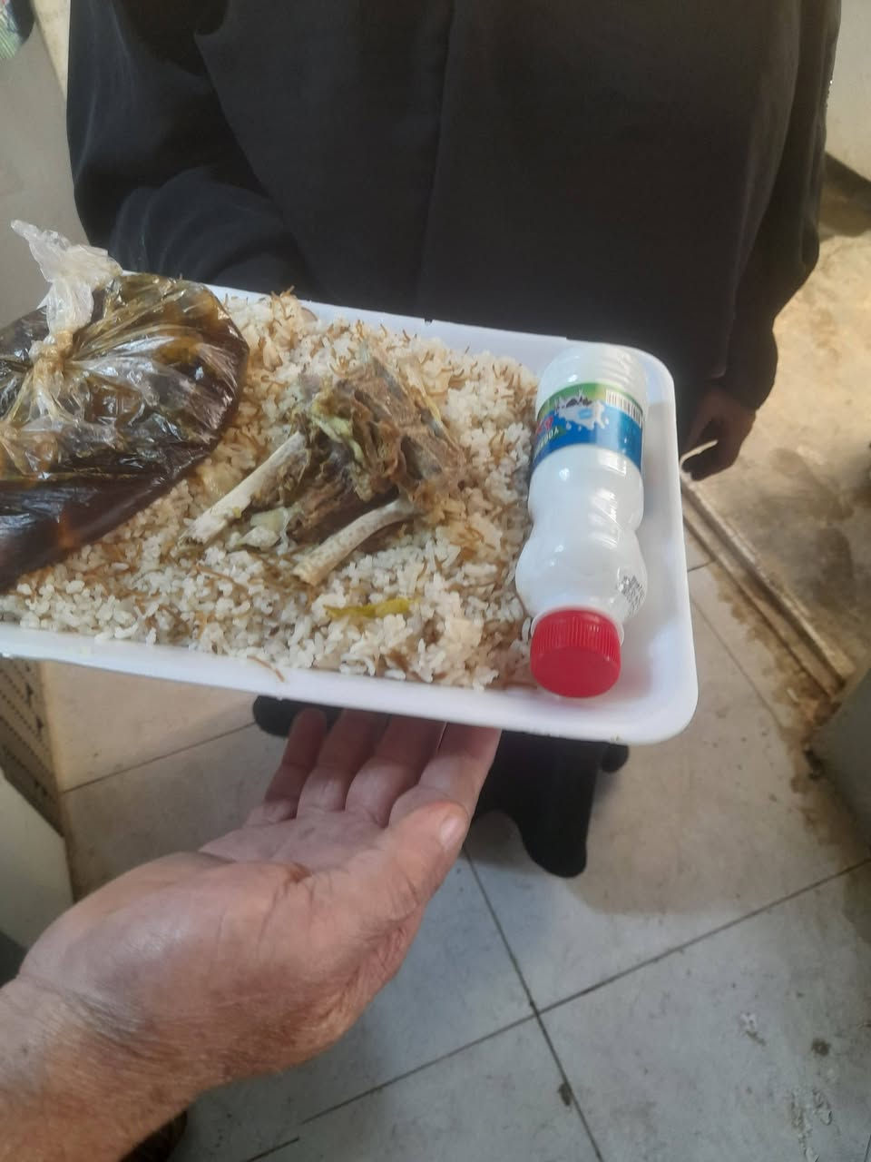 الحمدلله وشكرلله اليوم السابع من شهر رمضان المبارك اعاده الله علينا وعليكم بالخير والصحه والعافيه ان شاء الله من مطبخ الاول بسامراء مطبخ مركز المسلم لاارامل واحباب الله والمتعففين والكائن بسامراء حي الخضراء خلف منتدى شباب سامراء فتح بتاريخ ٢٠١٧ اخوتي الغوالي ان شاء الله سيكون الطبخ يوميا ان شاءالله طوال شهر رمضان المبارك بفضل الله ثم فضل الناس الخيره امثالكم بيهم البركه ان شاء الله للتبرع ***********وانت بيتك ساهم بتحويل زين كاش *********** اوماستر كي ٢٦٨٨٢١٦٥٥١ اخوتي الغوالي فزعتكم وانتم اهلا لها أن شاءالله
