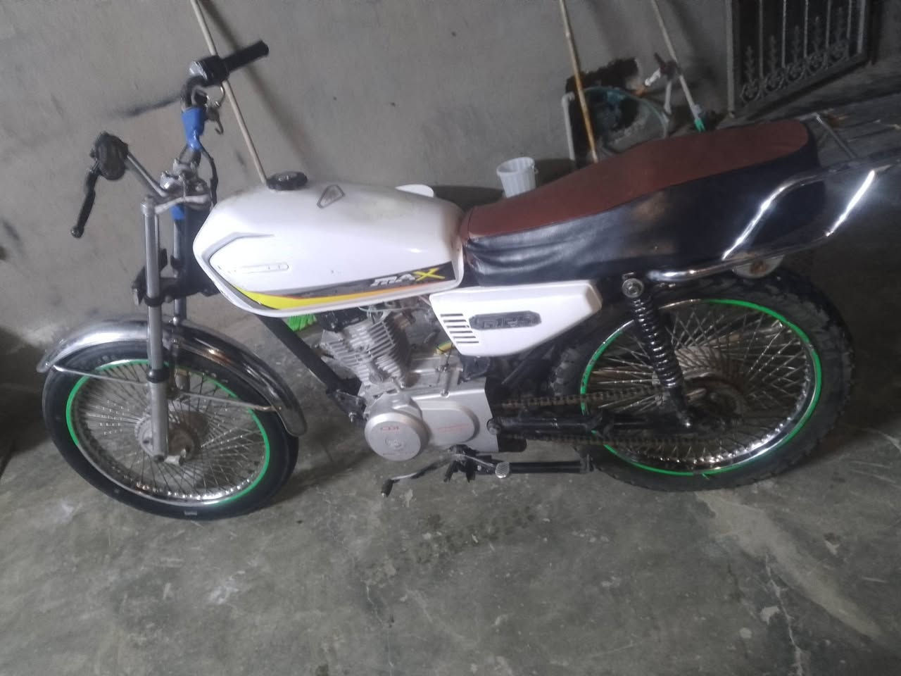 السلام عليكم متاح دراجة 4كير موديل 20 شلعة ومعدل فول سعر 200 وبيه مجال قليل حك الجية الشراي يخابر ويدلل ***********
