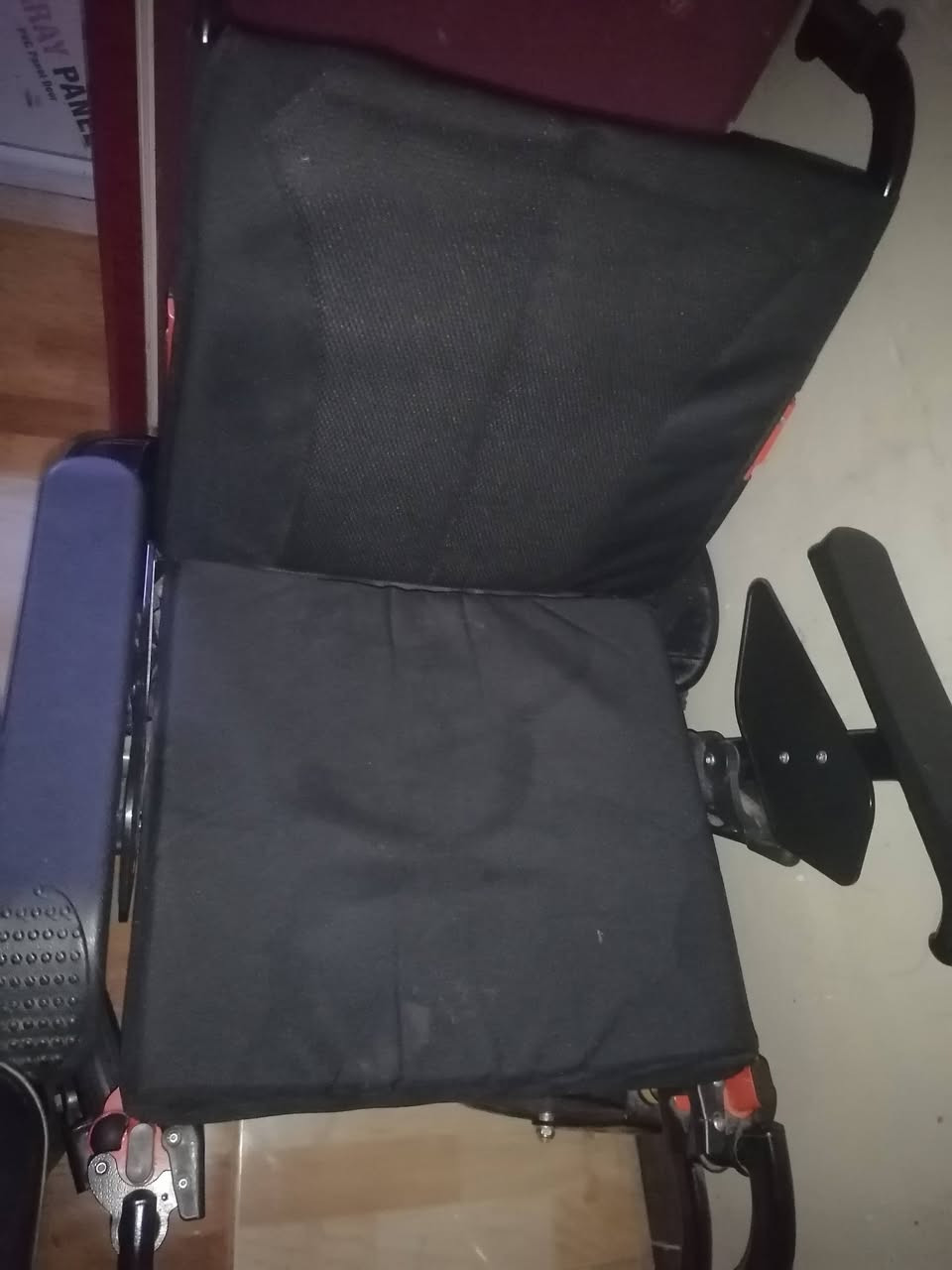 عربانه شغاله ع باتريات شحن نضيفه اشتريته٥٥٠ اريدها ٤٠٠ بيها مجال اليريد يخابر ***********
