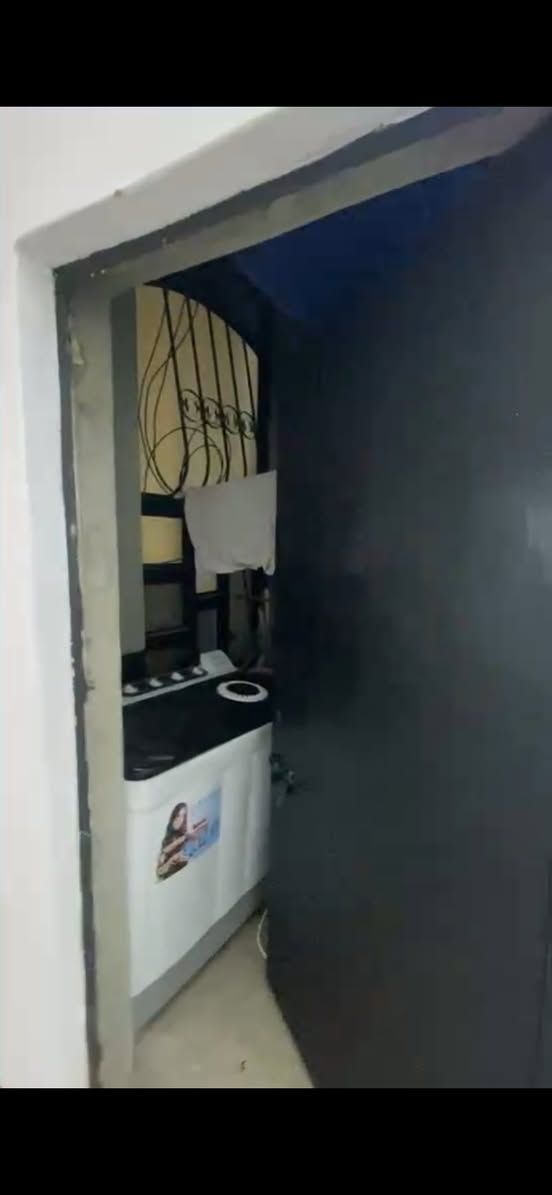 السلام عليكم 
بيت للبيع مساحة ٢٠٠مترا  وقف  
كميره شارع ابو دريس ***********واتساب
