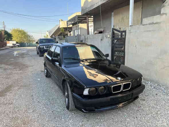 سڵاو هاوڕێیان 
1991 گێڕ عادی520 bmw بۆفرۆشتن 
ئاڕم پلاستیکی سلێمانی بەشەرتی ئاڕمو ئەوەلیات 
گێڕو مەکینەی بەشەرت مەکینەی تازە داگیراوە هەڵمی نییە 
ژێری تازە دامگرتوە کامل چرکه ی تیا نیە 
کامل بۆیاخێکی جوانم کردوە لەسەر ساقی 
کامل جوانکاریم بۆ کردوە 
چوار تایەی لۆکم بۆ بەستوە ویلی شنایزەرە 
کامل کارەبای مەزبوتە سڵایدە 
دەعامی پێشو پشتی ئێمە 
لایتو بەگلایتو بلاجکتۆری لۆکم بۆ بەستوە 
قرچێکی کەمی پێشی هەیەو تەواو بەشەرتی موسو بڕاوەو وەرگەڕان 
سەیارەکە زۆر جایزەو کەم مەسرەفە 
سیعری38گەڵاو کەمێک مەعمەلە 
شوێن هەڵەبجەی تازە شارەزور 
***********
