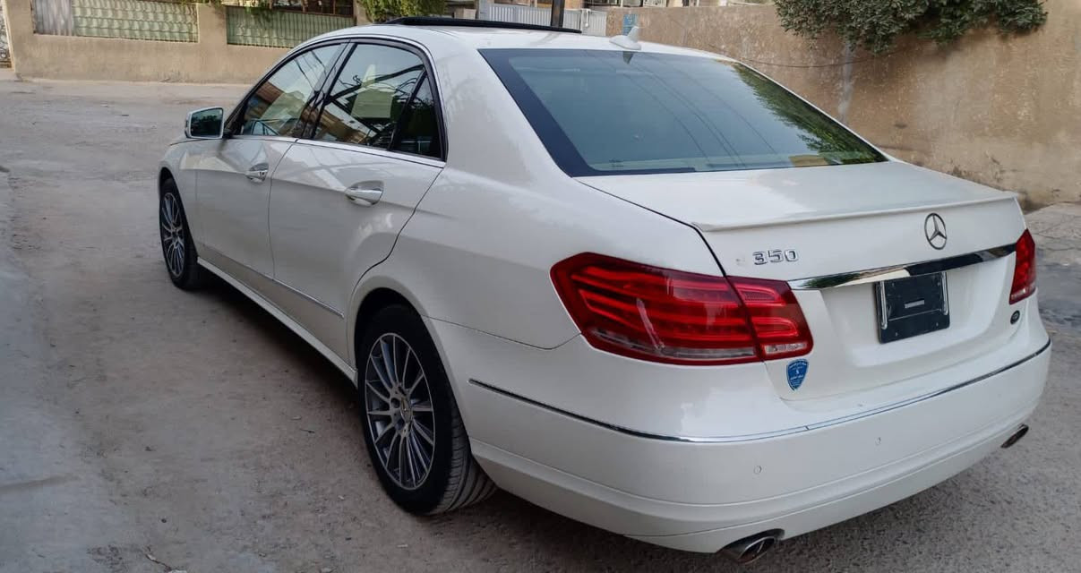 مارسيدس E350 موديل 2013 لونه صدفي
وارد امريكيه بيه صبغ جاملغ خلفي 
وقبغ صندوك صور الحادث مرفقه داخل 
السياره لونه بيجي سياره فتحه 
وبرده خلفيه كشنات هيتر 
رقم السياره بغداد انكليزي 

سياره جاهزه من كل النواحي جديده 
ونظيفه جدا جدا

رقم صاحب السيارة 
***********
