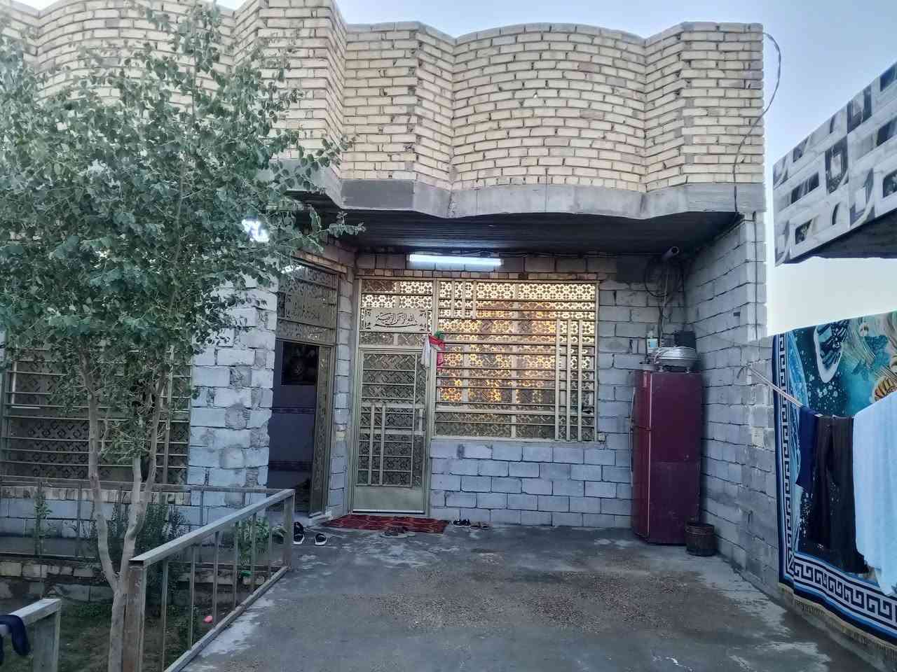 السلام عليكم 
دار لبيع 
مساحة 218 متر 
طابو زراعي سند 25 
الموقع شارع المعاره 
شارع سواق عموري 
البيت يحتوي 
ستقبال
وصاله 
وغرفه عدد 2 
مطبخ 
مجمع صحيات داخليه وخارجيه 
اي ستفسار 
‏‪***********‬‏
