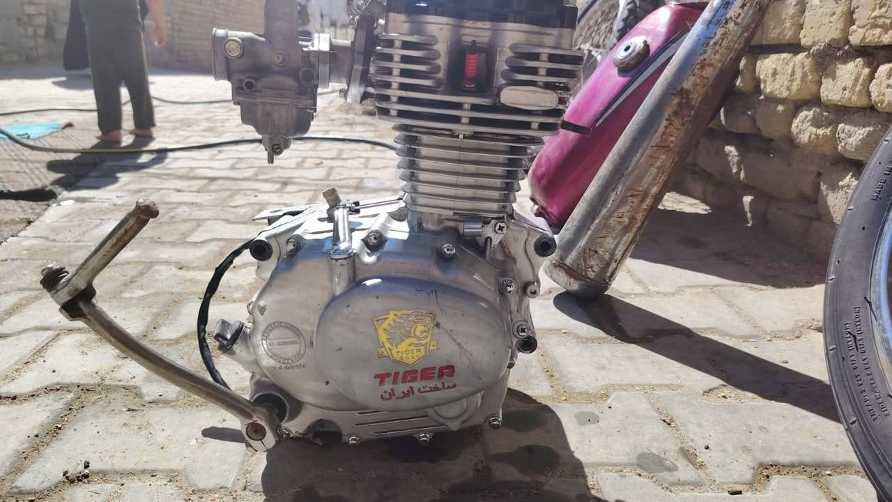 تواير اثنين امامي وخلفي 45 الف قفل
مكينه تايكر نضيفه حسب صوره سعره 100

تانكي وصارنصه وجك ويده بريك 40 الف قفل 

دبلات امامي شغلات 20 الف 

مكاني سماوه الرميثه 
***********
