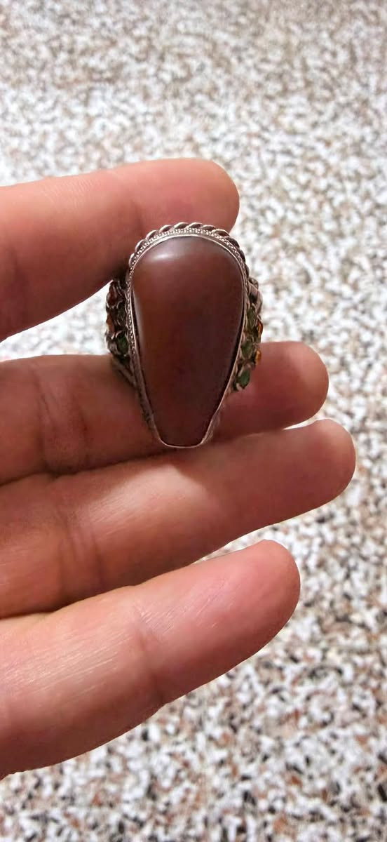 السلام عليكم. دلوه يمانيه مشكوله صياغه يدويه ثقيله. مطعمه زبرجد وسترين. السعر٢٢٥ القياس ٢٣ بغداد. ***********
