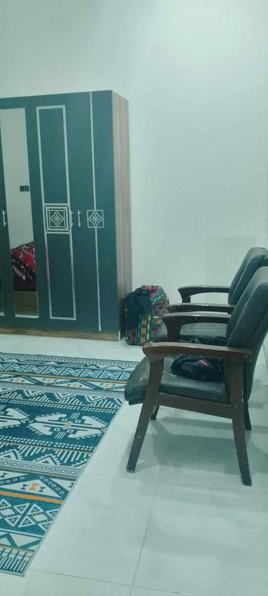 سلام عليكم دار للبيع قرب محطة العرفان المساحة 200متر   يحتوي البيت على غرفه ومطبخ 
 
وصحيات وهول طابو زراعي سند 25 
البيت مرتب مثل ما موضح بلتصوير.   الاتصال 

***********
