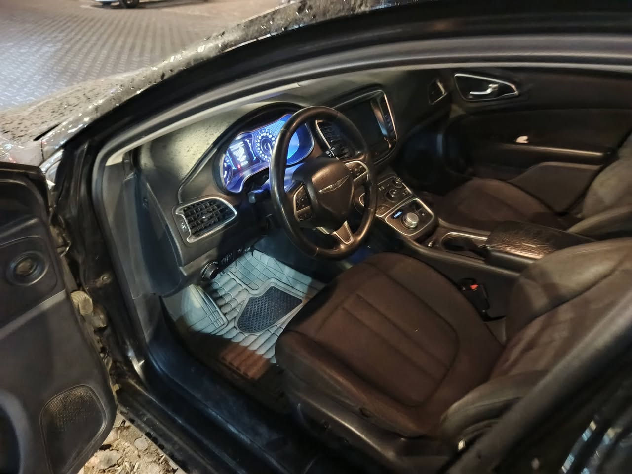 السلام عليكم c200 ٢٠١٦ سيارة كلين داخله كفاله سياره كير مكينه حداديه تبريد كله كفالة سياره بيه بس البنيد كلير والقماره بيه جراد وباقي بديها كفاله 
مكاني نجف
 ***********
السعر ٩٥
