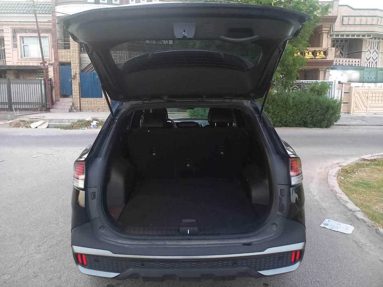 🚗 للبيع: كيا سبورتج X-Line م 2023
📍 مكان السيارة: بغداد
📞 للتواصل: *********** (واتساب)
💰 السعر: 23,000 دولار (قابل للتفاوض)
📊 المسافة المقطوعة: 21 ألف ميل
🛠️ المحرك: 4 سلندر – 2500cc

⚠️ حالة السيارة:
• وارد أمريكي
• السيارة ليبل واحد بدون تبديل
• حادثها خسف بسيط بالبنيد وتم صبغ البنيد فقط
• باقي أجزاء السيارة مكفولة من الخدوش والرصعات
• الإيرباك: إيرباك المقود (الستيرن) فقط

⚙️ المواصفات (فول مواصفات عدا فتحة السقف):
• نظام دفع رباعي (فور ويل)
• نظام نزول المنحدرات
• بصمة تشغيل
• شاشة كبيرة لمس
• شاشة إلكترونية
• نظام خرائط
• كاميرا دوارة
• رادار أمامي
• رادار جانبي
• رادار خلفي (النقاط العمياء)
• رادار الخطوط البيضاء (تحديد مسار)
• حساسات خلفية
• كشنات جلد
• كشنات كهرباء
• تدفئة بالكشنات
• نظام تشغيل عن بعد
• شاحن لاسلكي
• مخارج شحن USB بالكشنات الأمامية
• تبريد قطعتين
• نظام اوتو هولد
• سايد بريك (بريك) بصمة
• نظام Auto Start
• اوتو بريك
• أنظمة قيادة متعددة (4 وضعيات)
• مثبت سرعة
• ويل 19 كروم
• مسجل ناطق
• بلوتوث
• أبل كاربلاي وأندرويد أوتو
• دمامات صوت
• لايت بلادي دبل زينون أصلي
• حاجب LED
• بك لايت نيون
• إشارات بالمرايا الجانبية
• فول تحكم مقود (ستيرن)
• جير أوتوماتيك وعادي

📌 تفاصيل إضافية:
• رقم السيارة: بغداد الدولي الجديد
•  (تحويل مباشر)
• لون السيارة: أسود
