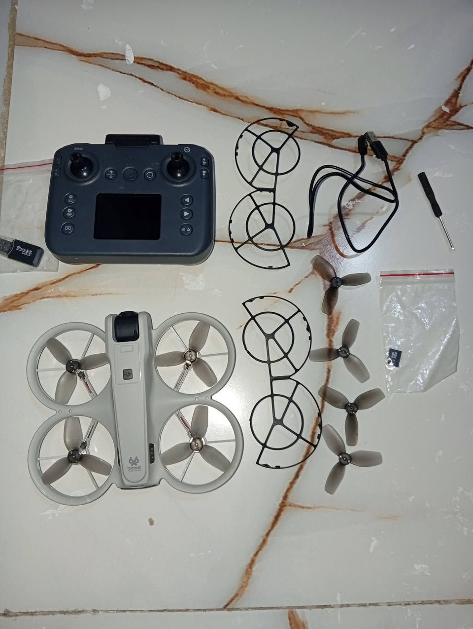 طياره درون للبيع جديده مامستعمل شغاله بيها كامره مكفوله قيم وخذ ***********
