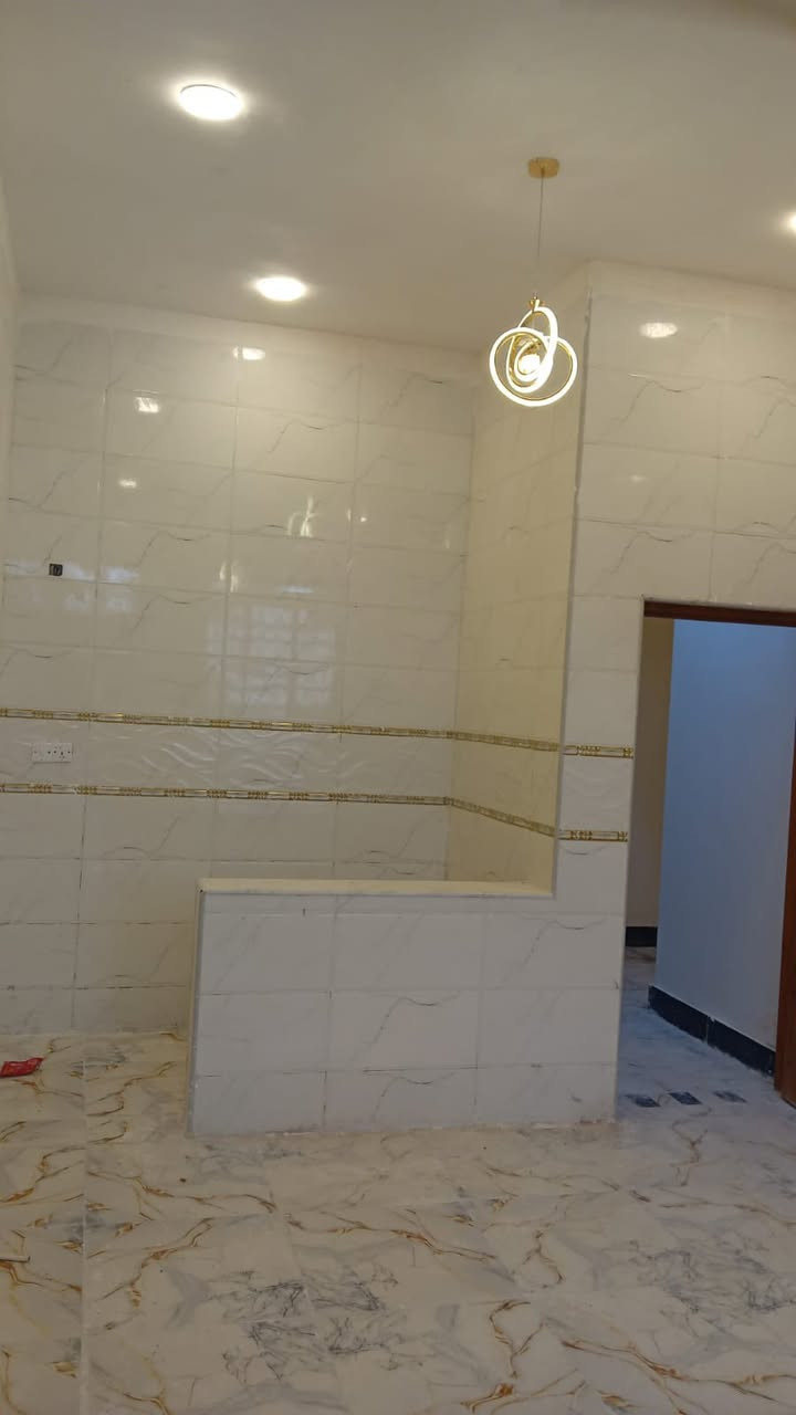 #اسعد_الله_اوقاتكم_بكل_خير
هذا البيت لايفوتك سعر مناسب جداً

#جنس_العقار :: ملك صرف زراعي عراقي نموذج 25

المكاتبة مع صاحب الأرض مباشر 

……………

#المساحة :: 210م / الواجهة 10 والنزال 21

#الخدمات :: ماء كهرباء شارع 10م أنارة 

#موقع_خدمي :: سيارات لمركز البصرة / وداخل القضاء

العنوان :: البصرة - إبي الخصيب العوجه شارع السندباد 

#يحتوي ::  كراج . صحيات خارجية

حديقة واسعة . للبيت #ثلاث_مداخل :: مدخل صالة

مدخل أستقبال . مدخل للمطبخ . مناور عدد 2

أستقبال . مطبخ . موزع غرف . ثلاث غرف منام . درج .

صحيات داخلية . صالة معزولة عن موزع 

…………..

البناء 2026 / حديث كونكريت .

………….

#السعر_المطلوب :: 110 مليون وبي مجال بسيط

…………
#لاستفسار الاتصال على الهاتف 📞📳
📳(***********))📳 صادق
