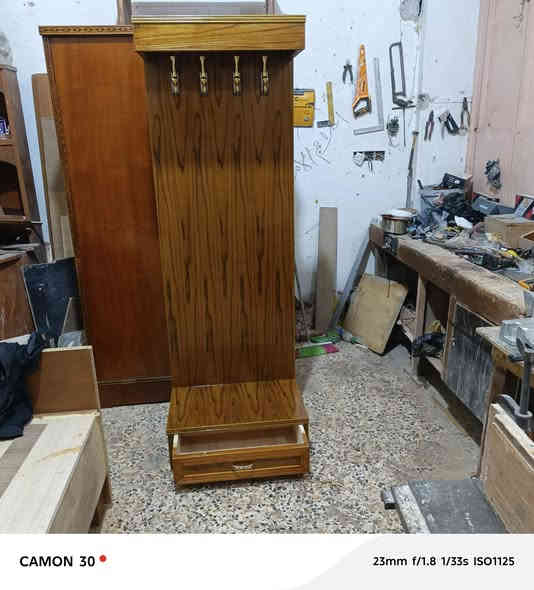 جزء من عملي ومن الله التوفيق اشتغل كافة الموبيليا أبواب چراچيب كناتير چرابي بوفيات لوكرات شغل جديد وتصليح وصبغ وشد أبواب وغرف عراقي وتركي ***********,,***********
