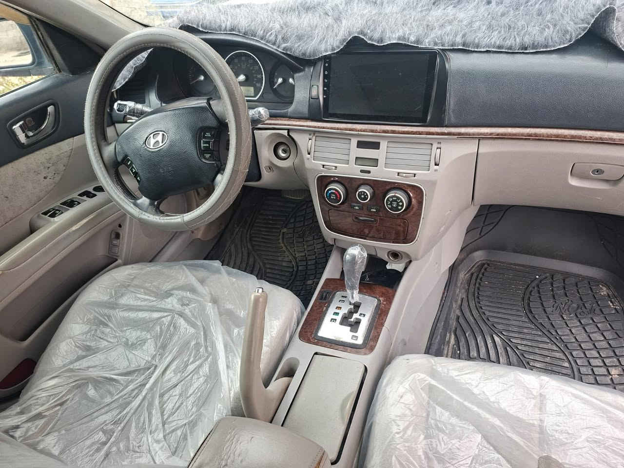 سوناتا 2007
وارد امريكي حادث جاملغ وشويه باب
مضبوغه حزام

سياره خير من الله
مبدل مكينه جديده والوصل موجود مشتريها من طالبيه 
تبريد جديد كمبريسر بواري
كويل
راديتر

ادامه كامله بلكات وملحقاتها 
حساب اير فلو مبدل جديد
كير خير من الله

مكينه نشطه كلش جديده

تبريد ثلج
شاشه 
رقم جديد باسمي ااسياره 
تحويل نفس اليوم او ثاني يوم الستفسار
 مكاني بغداد ***********
