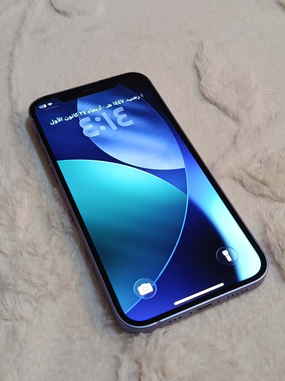 سلام عليكم للبيع / ايفون 12 العادي آخو جديد نضافته 100% جهاز جداً نضيف ما مبدله ولا قطعه كفاله / ذاكرته 256 /و بطاريه 77 جهاز مابي أي صرف كله طبيعي 
جهاز كله شغال و مابي اي خلل / بدون ملحقات / و السعر 345 الف و بي مجال بسيط / مكاني بغداد العامريه للأتصال *********** بي واتساب
