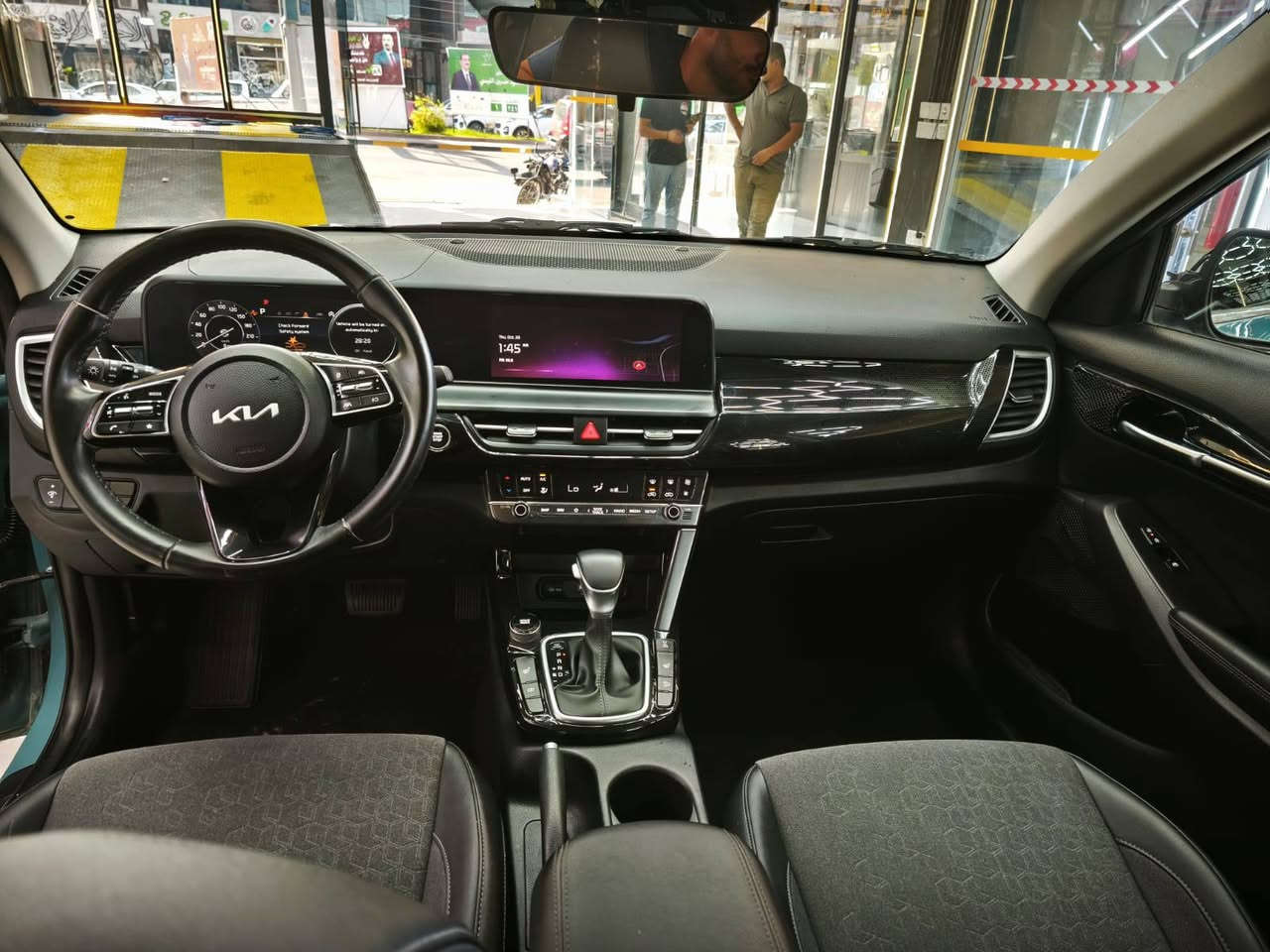 السلام عليكم
كيا سيلتوس S موديل 2024  فول مواصفات
 
وماشيه 13 الف كيلو متر مشي امريكا 
حجم المحرك 2000 دوش المرغوب

المواصفات
بصمه تشغيل وابواب
تشغيل عن بعد
فتحه سقف
دشبول شاشه متصل وعدادت كيجات دجتل  3 وضعيات مو رقمي فقط 
شاشه حجم الكبير تدعم كار بلي واندرويد اوتو
٣ وضعيات قياده سبورت نورمال وسمارت
تحكم ستيرن جهتين 
نظام اطفاء ذاتي للمحرك عند التوقف 
كاميرا دواره 
دفع رباعي x drive 
كشنات جلد ومخمل
تدفئه كشنات 
ردار تحديد مسار ومثبت سرعه تفاعلي
نظام مانع تصادم توقف ذاتي امامي وخلفي 
نقاط عمياء ردار بالمرايا  
رقم الشاصي مرفق مع المصور
تصليح درجه اولى شرط  
مبدل قبق قماره فقط القبق بدون كص 
صبغ عام عدا البنيد والجنطه
كير مكينه مكفولات بشرط بدون تبديل اي شي . الصبغ فقط خارجي بدون دواخل أثر  الشخوط بالسياره 

السعر 136 ورقه بيه مجال بسيط جدا 
بدون رقم السيارة 
 
مكان السياره بغداد /العامريه
للتواصل ***********
