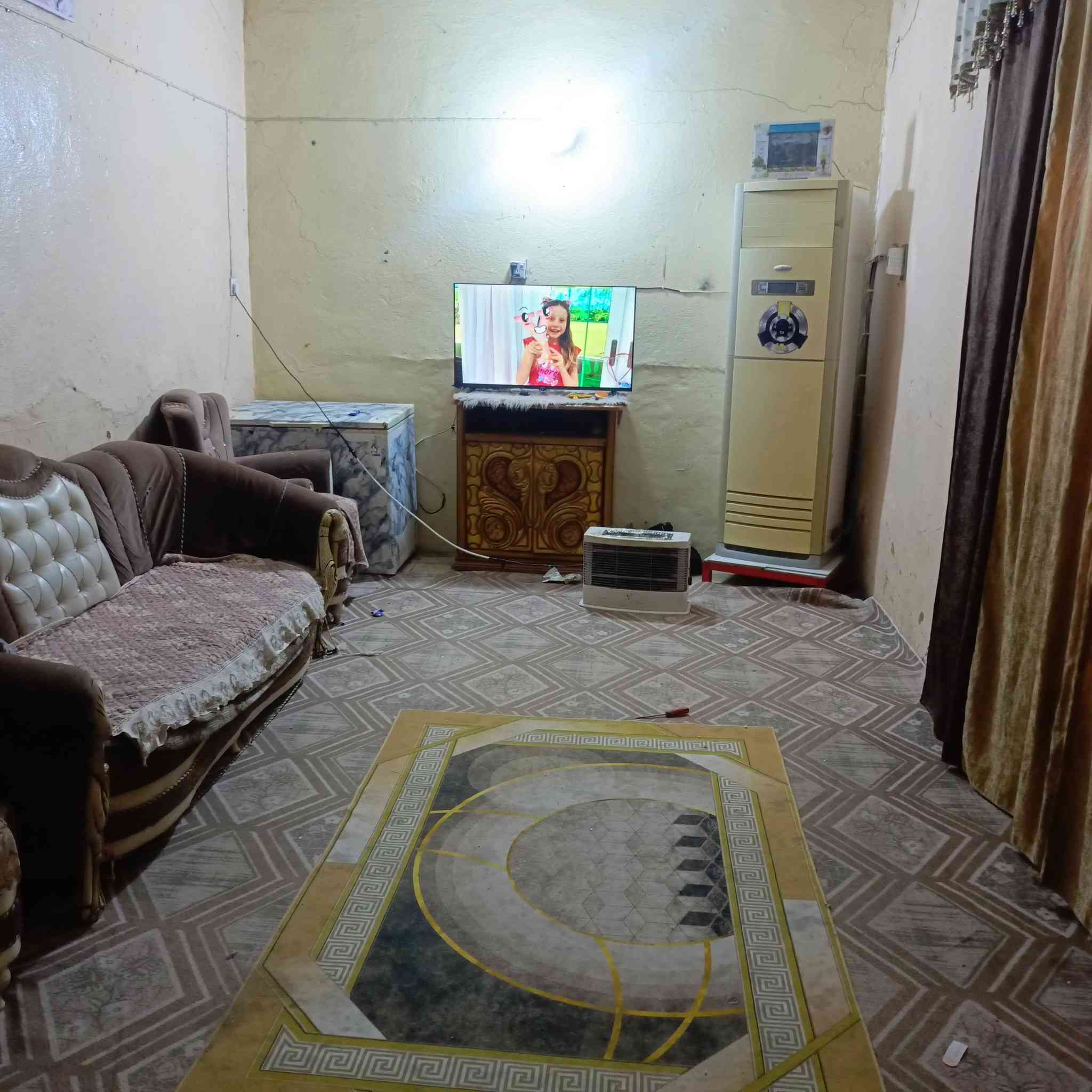 الدار للبيع 100 متر حي العامل
دوانيه _صاله _ مطبخ_ غرفه 

الطابق الثاني   غرفتين
السعر 70

الاستفسار    ***********
