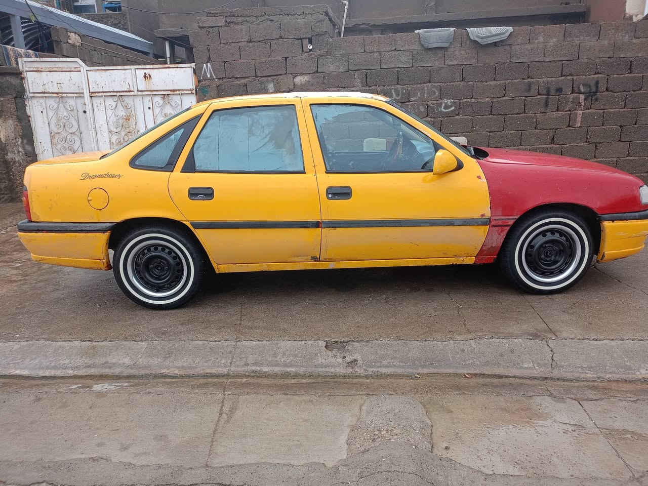 فكتره اوبل موديل 1993حجم 18 بطاقه بانزين كهربائية كلها شقاله أربع تايرات لوك جديد صدر سنويه عضم عاج 
نقابه صفر شرط الوكاله والتحويل سياره خير من الله بوجهك ع شارع بس نقصها صبق مكان كركوك واحد حزيران السعر 30 وبيه مجال حك الجيه والمايعجبه المنشور يعبره وتحياتي لجميع رقم الهاتف ***********
