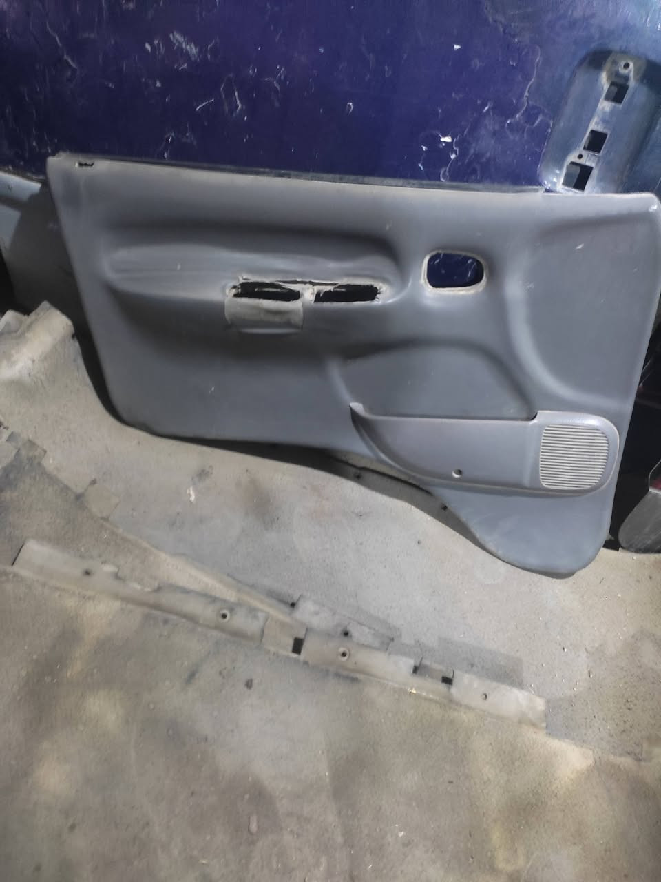 السلام عليكم يوجدغراض كيابريجوللبيع بسعر مناسب العنوان النجف المشخاب رقم الهاتف ***********
