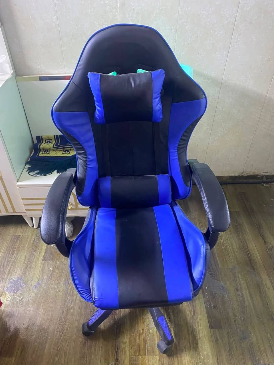 موصفات الكيس
gpu rtx 3060 asus 
m.b b550mk 
cpu r5 5600x 
ram tfarce 2x8 3000 hz
650 azza 
m.2 1t lexar
مبرد هوائي 
كيس نسيت اسمه 3 فان 
كل القطع نضيفه لا بيها خلل ولا داخله تصليح مع كل كراتين 

شاشه samsung Odyssey G4 240 hz 25 ips
مع شاشه ثاني dell 
ماوس اتاك شارك x6 قبل فتره اخذته 
كيبورد اتاك شارك x68 pro he  واير ليس  هم نضيف قبل فتره اخذته
سماعه blody 
كرسي كيمنج 
طاوله
يوبي اس تايكر 1500 
مكاني حي العامل بغداد سعر مليون و250 بيها مجال بسيط  رقم تلفون ***********
