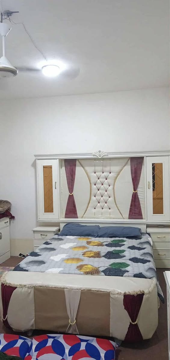 السلام عليكم غرفه للبيع سعر ٩٠٠ وبيها مجال مكان كربلاء ***********
