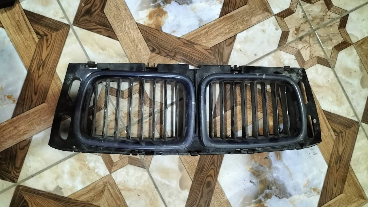 السلام عليكم إخوان هاي غراض مال 525 للبيع اليحتاجهن بسعر معقول يدلل للاتصال ***********
