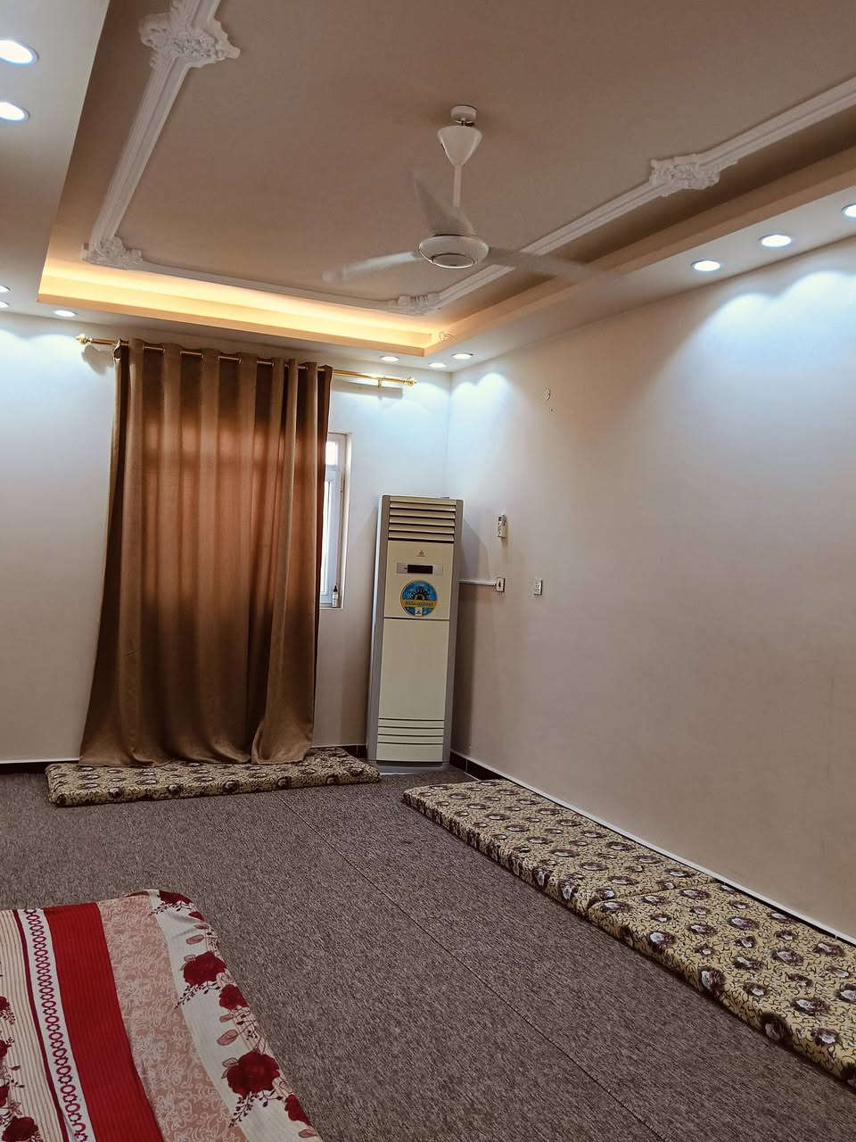 بيت للبيع 
السلام عليكم بيت للبيع في مجمع ابو تراب السكني 
200 متر على ساحة 
3 غرف مطبخ صاله جاهز من كلشي 
سند حر 
بيع نقد 
للأستفسار  واتساب ***********
