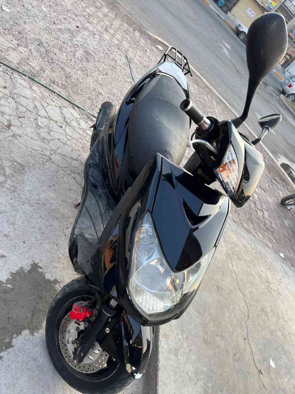 سلام عليك شباب 
سكنس فحل نوزل ياباني (قبق نفخ)
دراجه كفاله مكينه ما مفتوح بيه برغي 
كفراته تايوان دراجه خير من الله جيب فيتر وافحص 
نقصه فقط واقيه وقمجي مال عداد لباقيه كله كفاله 
(مكاني بغداد حي لقاهره قرب جوازات)
سعر ٩٠٠ وبيه مجال بسيط 
***********
