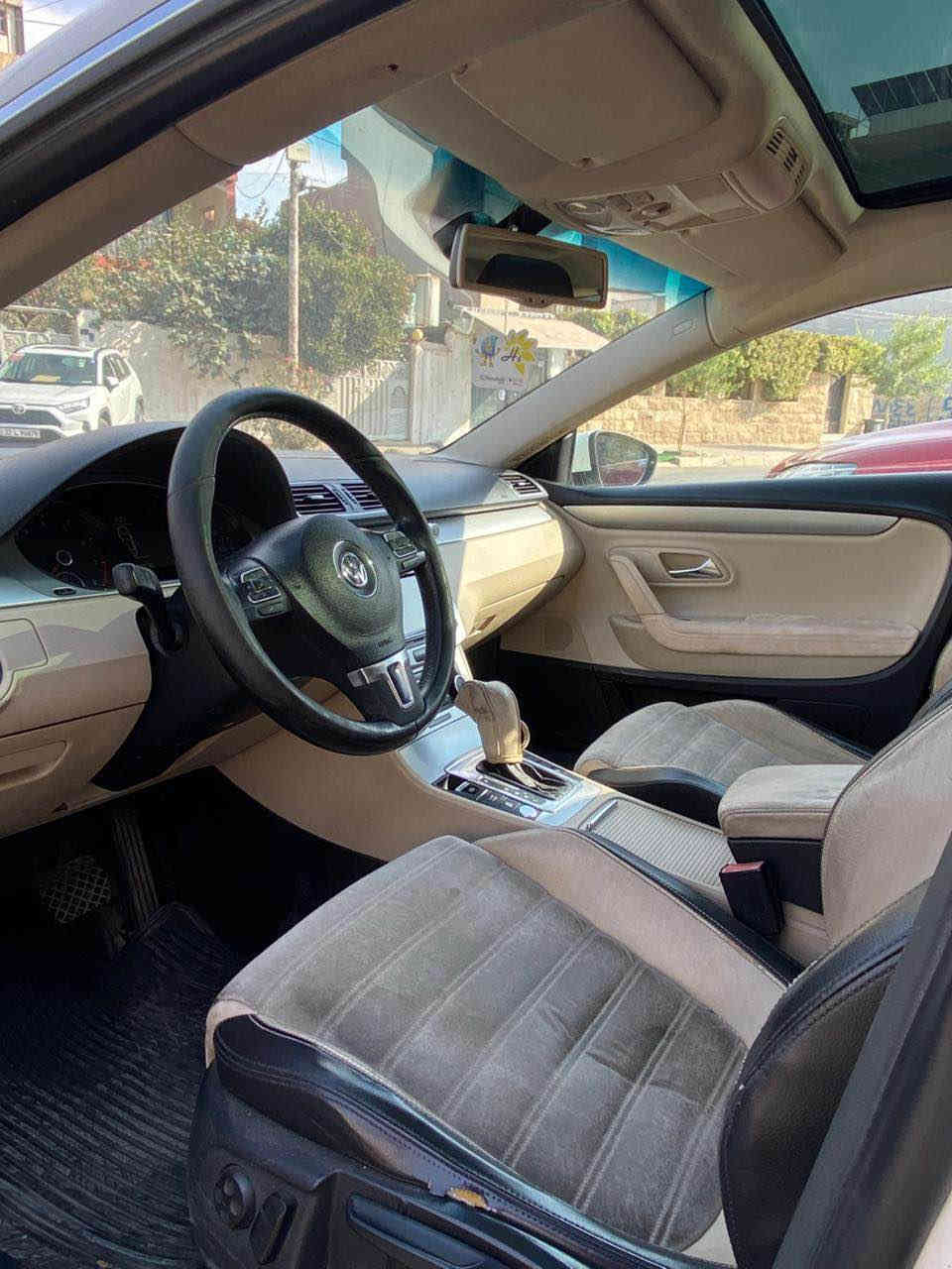 Passat CC 2011 

- خلیجی 
- بێ سبوغ 
- بێ ناوگرتن ، بێ ئێرباگ 
- چوار پستۆن 
- مەکینە 2.0 کرایتەوە
- سەنەوی نوێیە 
- 300 هەزار کم چووە 
- پانۆڕاما  فول 
- نرخ / 9900 $

*********** أربيل
