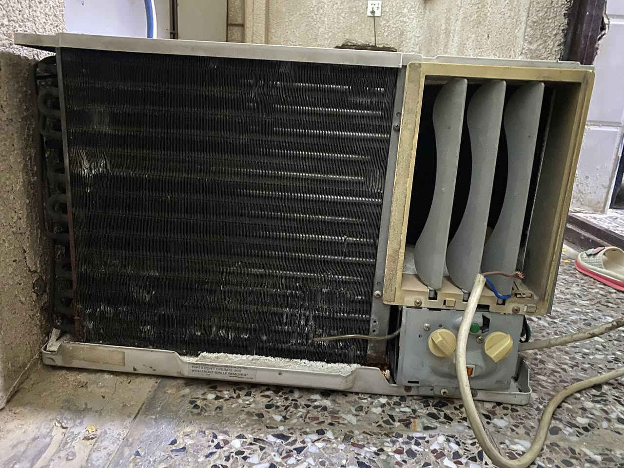 مكيف سامسونك طنين بلادي ما مصلح ابد غاز الشركه بي المكيف نضيف تبريد بس مكاني الغزاليه. سعره 250 
رقمي *********** متوفر واتس اب
