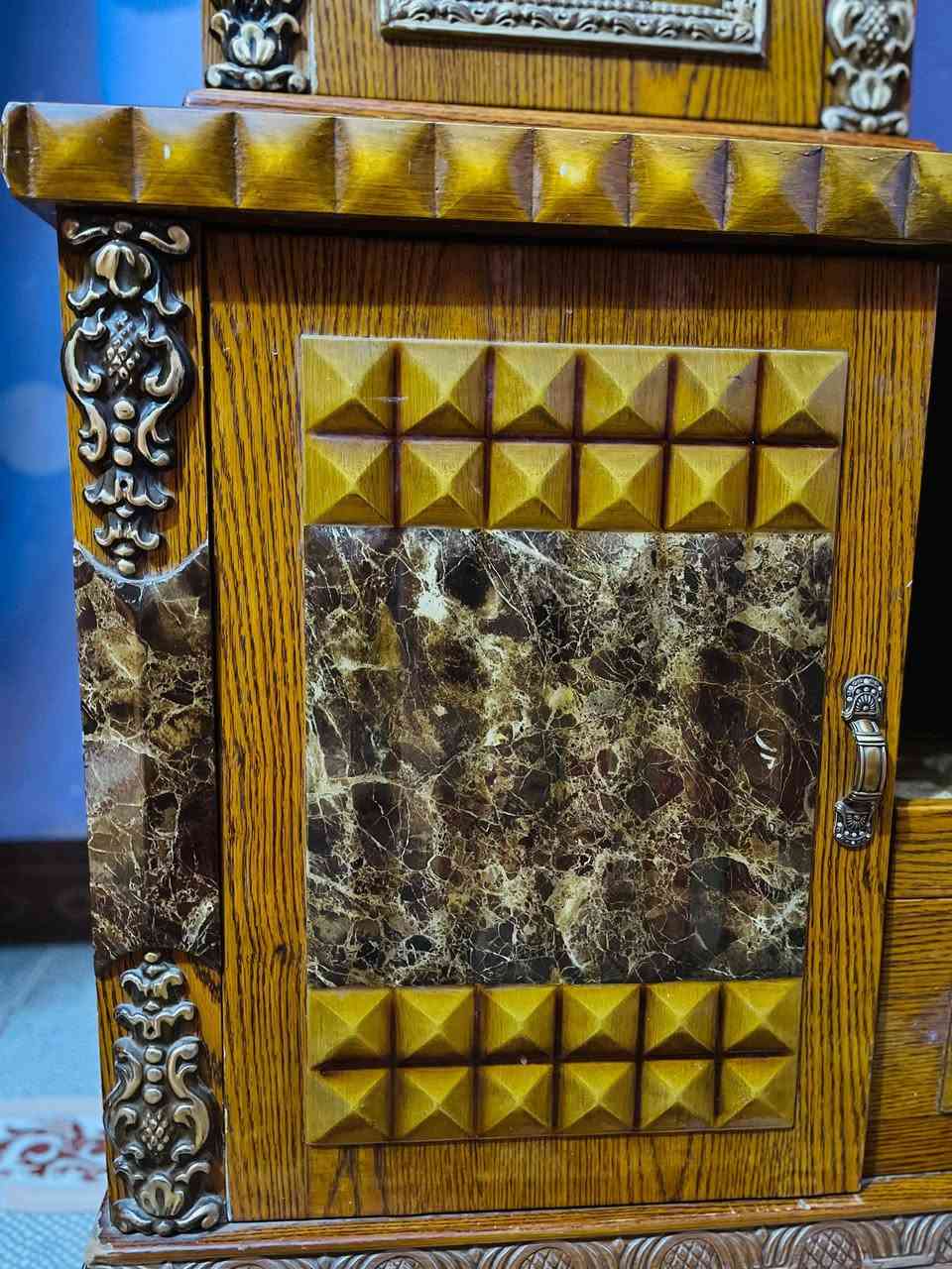 سلام عليكم تخم 10  مقاعد ب ٣٥٠
وهذا معرض ب ١٠٠الف 
مكاني بغداد اللطيفيه 
***********
