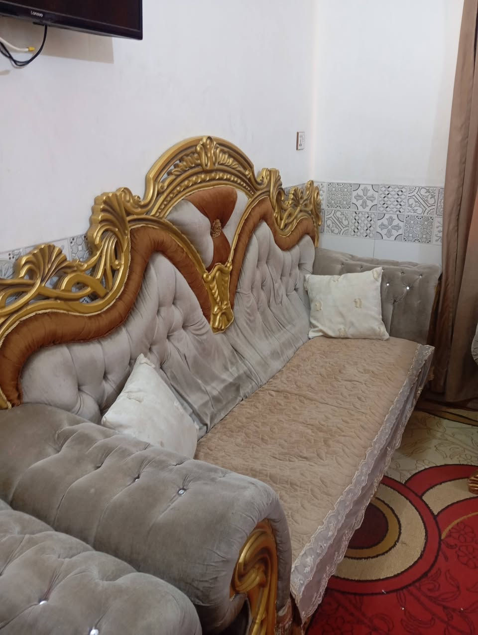 اسلام عليكم تخم ملكي للبيع خمس قطع  مثل مال موضح بالصوره قفله 250 ألف اخو البلاش لأن معروف شكد غالي هذا النوع مكاني كربلاء الحر الصغير رقم ***********
