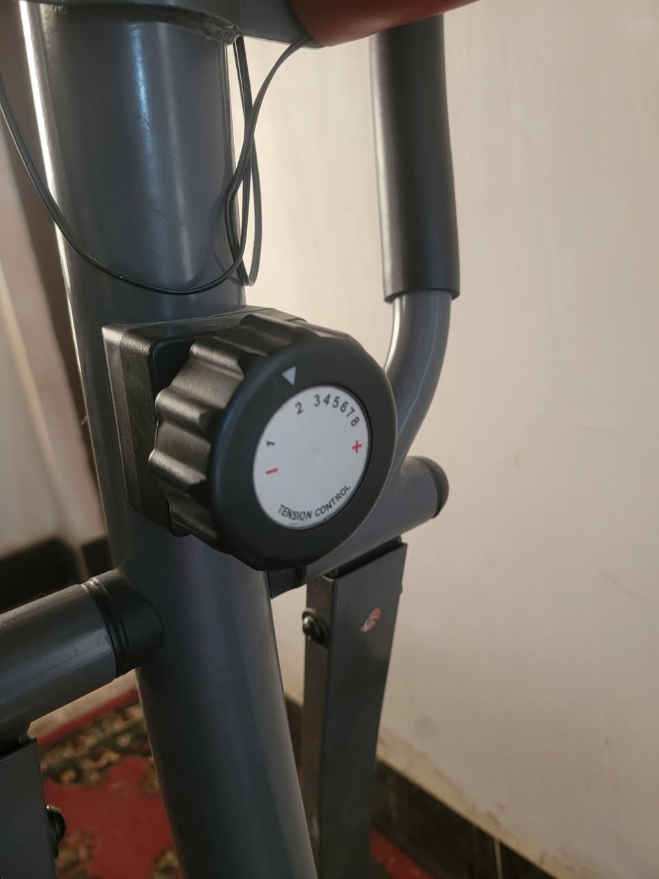 ​💪 جهاز الرشاقة المتكامل 2 في 1: أوربتراك + دراجة ثابتة 🚴‍♂️
جهاز E-Strider BE3160 من ماركة Body Sculpture العالمية.
​✅ المميزات:
​تصميم مزدوج: يستخدم كجهاز أوربتراك (واقف) أو كدراجة تمارين (جالس) بفضل المقعد المريح.
​تمرين شامل: يحرك عضلات الجسم كاملة ويساعد في حرق الدهون بفعالية عالية.
​لطيف على المفاصل: حركة انسيابية تحمي الركب والظهر.
​كامل الملحقات: يتوفر معه كتيب التعليمات وأدوات الضبط الأصلية.
​مثالي جداً للتمارين المنزلية وتوفير المساحة! ✨

السعر ١٥٥ الف 
الجهاز نظيف جدا استخدام قليل .


**إذا كنت صاحب هذا الإعلان وتريد حذفه لأي سبب، رجاءا أرسل رسالة إلى الدعم الفني**