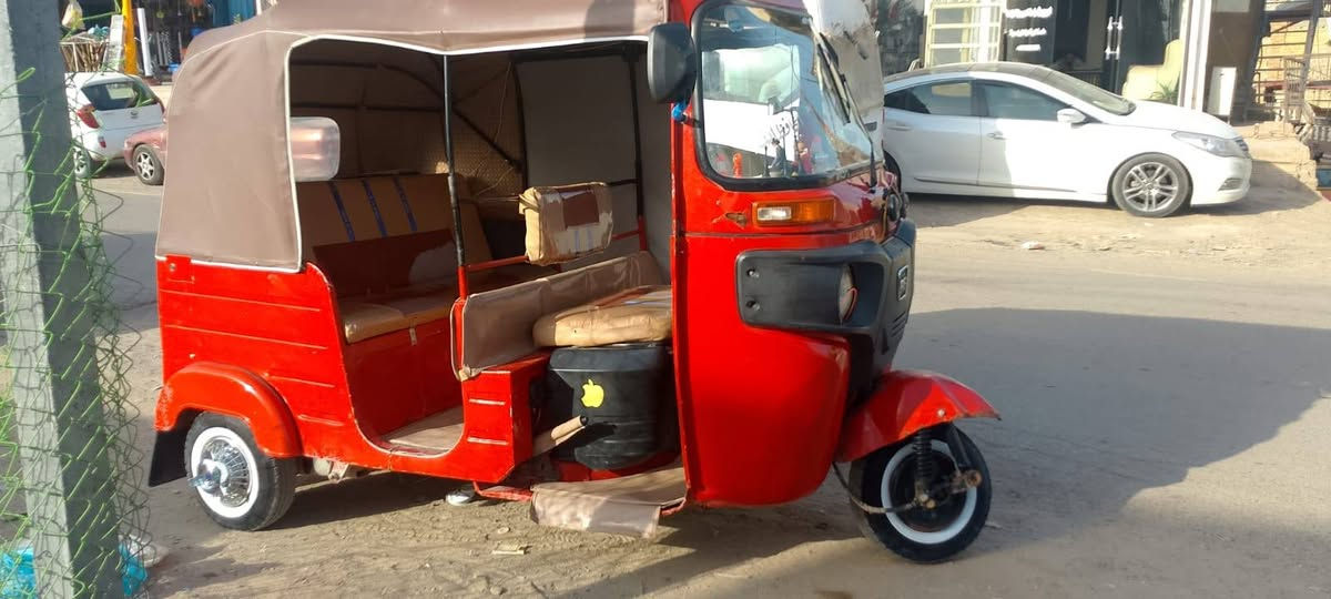 السلام عليكم تكتك للبيع موديل2018 شهر ال12يعني 19مكانه بغداد جزيرة السياحيه خير من الله كبل لشارع تكتك تشتغل دفعه باتريه ضعيف كلش يعني نقص باتري سعر5وبيه مجال قليل رقم هاتف***********
