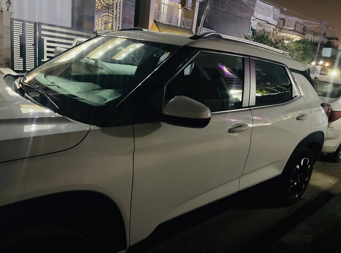 شوفر ترل بلايزر ابيض 2023
مواصفات :-

تحديد مسار

اوتو ستوب

تحذير تصادم

مثبت سرعة

كشنات تدفئة تبريد

وباقي مواصفات الطبيعية

سيارة مناقصها شي فقط دبة

الزراكة مزروفة.

حادث حسب مموضح بالصور

ومابيها اي صبغ.

صارت بيها ضربة خفيفة و موضحة بالصور ايضا

سيارة ماشيه 54000 ميل قابل للزيادة

محرك 1300 3سلندر

سعر 133$

***********
