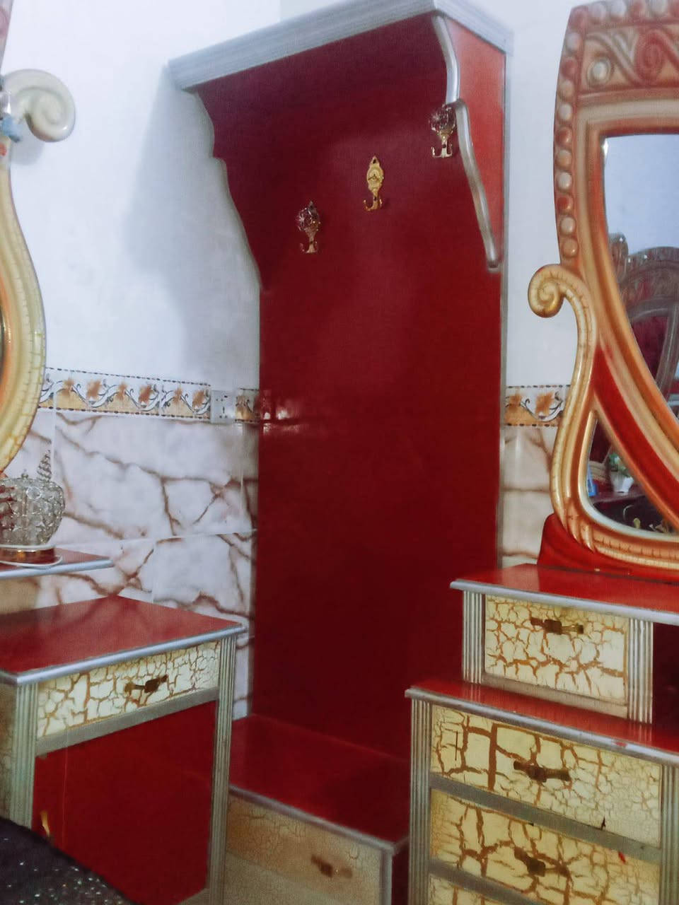 السلام عليكم ورحمه الله وبركاته
غرفه نوم خشب عراقي تصميم تركي سعرها 750 
وبيها مجال قليل مكاني الشعب سبع قصور 
الهاتف ***********
