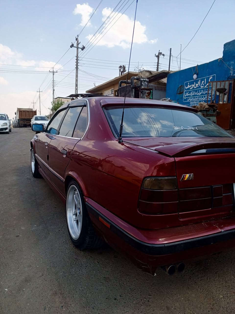 السلام عليكم
BMW.          520اصل السياره كبس 
موديل 1991
بدون ضرر بدون صبغ فقط دوسات 
مكينه كير شرط كير عادي 
فتحه سقف 
تبريد 
كشنات جلد طخم امامي خلفي كلاجديد لايت زينول طخم تاير ويل ام كلا جديد بسمي السياره شرط التحويل هزه جديده مري صقر 
بجم عريض 
مكان السياره موصل الايمن 
السعر 67وبيها مجال بسيط 
***********
الرجااااء مكلف بلنشر تفاصيل اكثر اتصل علرقم خاص مااجاوب خلاص اتصل على صاحبها ❤️
