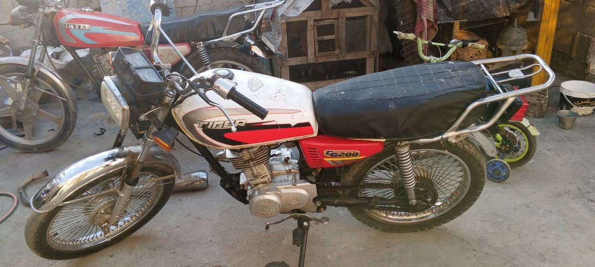 سلام عليكم دراجه ايراني نامه بروه مديل 18 محرك مجفت جديد بعده عل سحك بعد بس تفيلس و نقص كابريتر تعبانه  كهربايات نقص باتري و جوزه مكاني بغداد حي ور سعر 250 وبيه مجال  ***********
