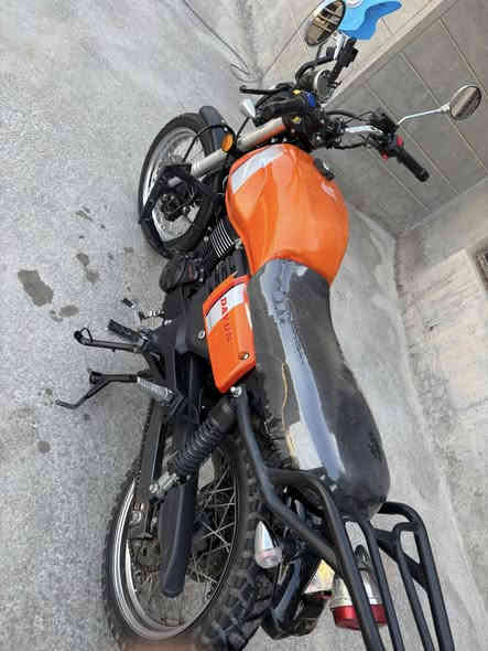 السلام عليكم دايون لايتي 
موديل 2022
اوراق اصولي محرك 200مكفوله كفاله عامه مابيه اي نقص دراجه نضيفه كلشش لايت زنون كهربائيات كله شغاله مكان حله شارع 80سعر 1625وبيه مجال حك الجيه رقم ***********
