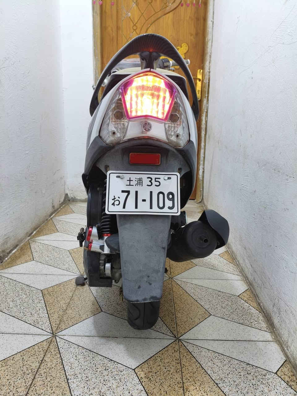 ماكس جديده كلهة شغاله سلف هندر اشاير سكنات ما مفتوحه شلعه ومشي نعومه كلش حلوه كفرات  اصليه حواضن اصليه عدادات الكهربايات كلها شغاله بوشه 49 ابلاديه لايت عالي وناصي دبلات امامي وخلفي ابريكات اماميه وخلفيه جاهزه اخت الرمبه نعومه كلش حلوه ما بيها اي نقص لا تبخير لا تنقيص جاهزه مكان حيانية شارع السيد سعر 750 رقم ***********
