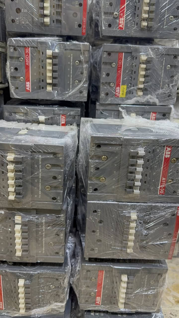 السلام عليكم يتوفر كونتكتر ABB  اصلي باله 145A/160 A  أتواصل ع رقم واتساب ‭٠٧٧٧ ٠٣٥ ٢٢٨٩‬
