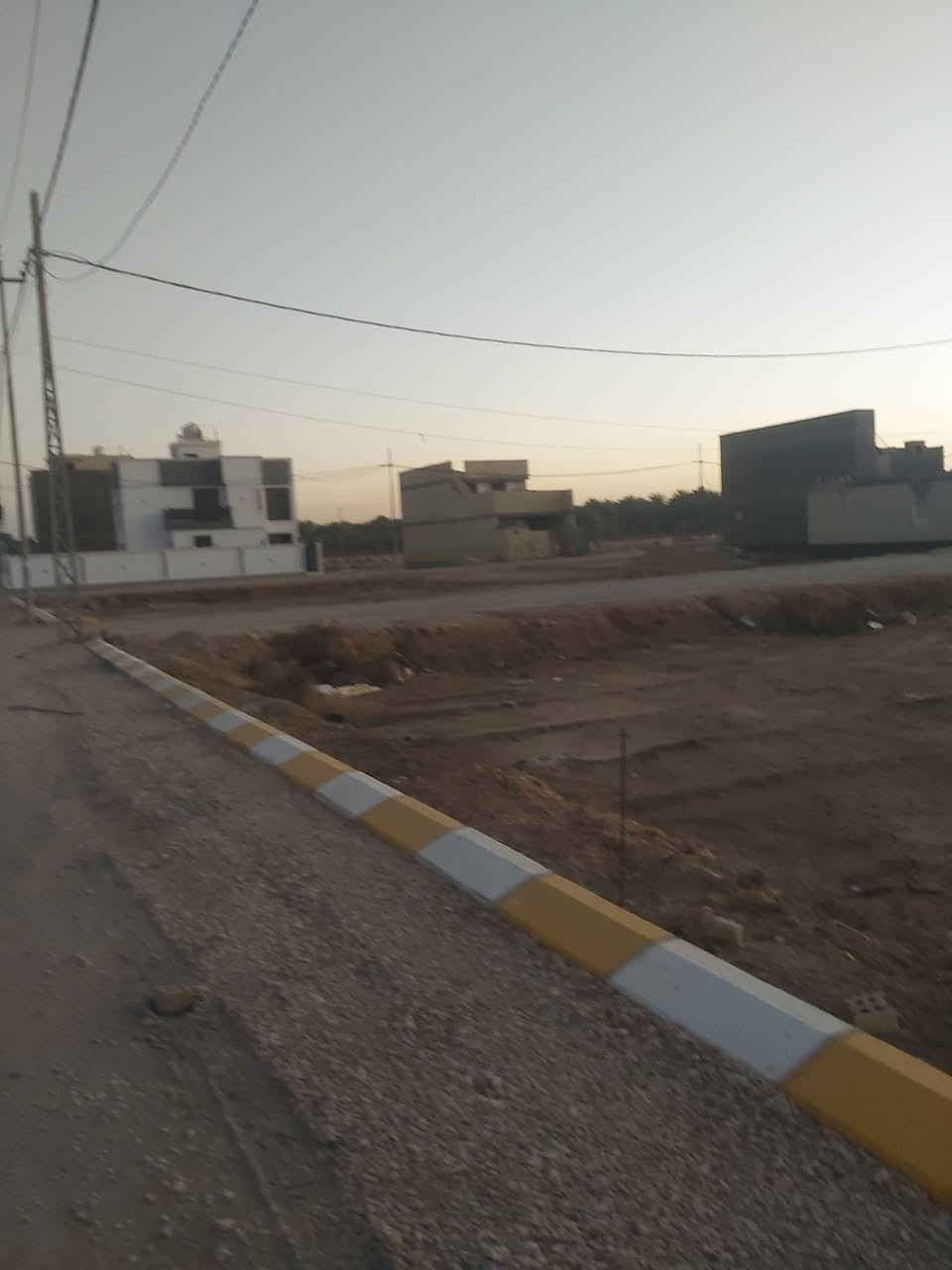 قطعة للبيع المساحة 100متر
شارع بغداد عامود 170 #مجمع الزيف #لاند
مع توفر كافه الخدمات 
عرض الشارع الرئيس 30متر الفرعي 10متر 
السعر 47مليون وبيه مجال 
نوع العقار.. طابو زراعي سند 25 اقرار محكمه 
عقارات كربلاء في حي العباس ع *********** 
@أبرز المعجبين
