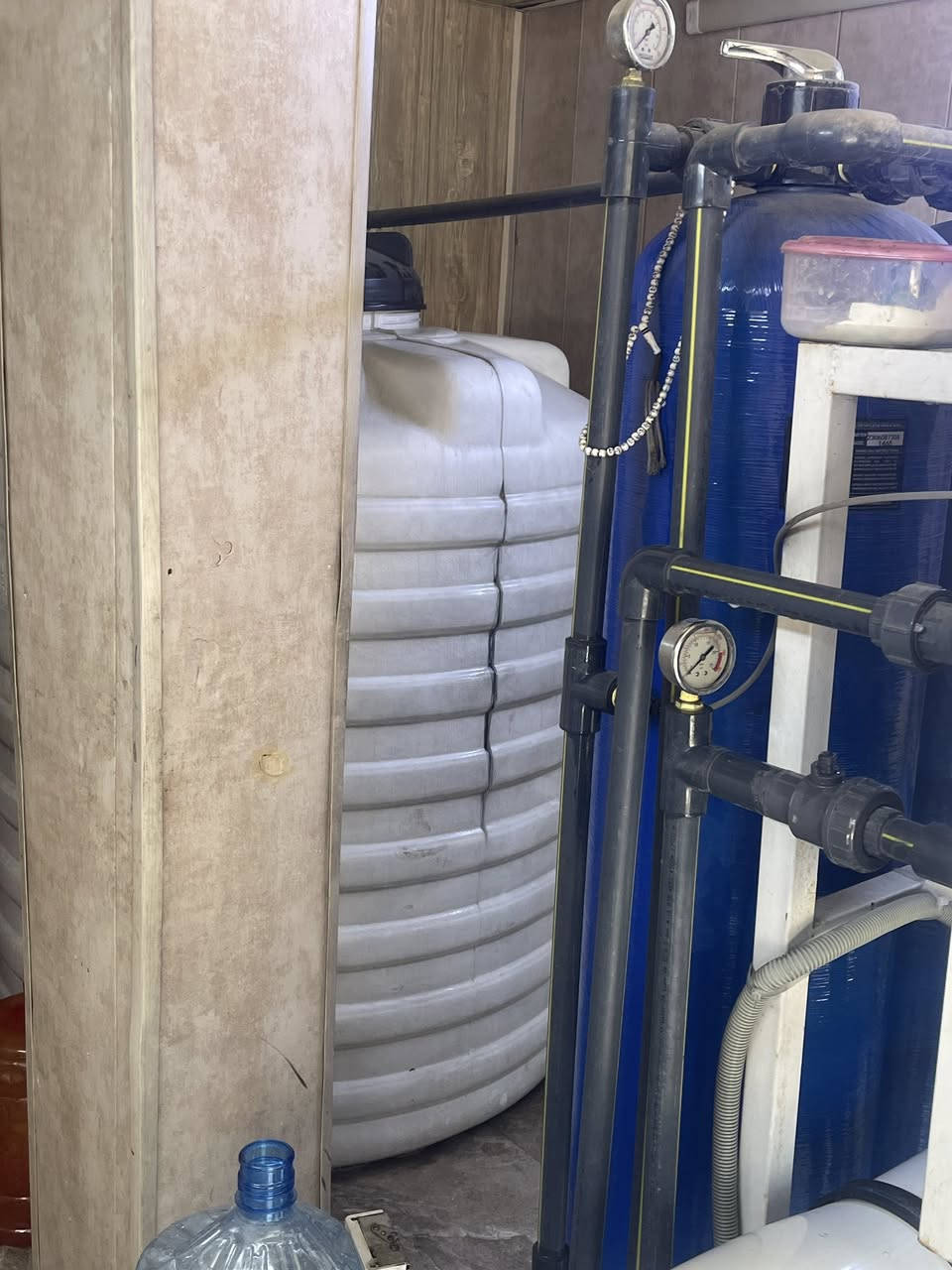 محطة ماء كامله 1000 لتر شغاله من كل الجهات مكانها الوشاش السعر ع الخاص ***********
