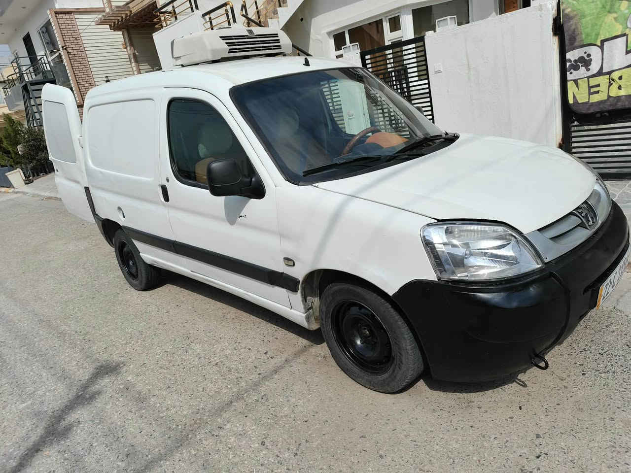 بيجو به راد 
موديل ٢٠٠٩ به 
شه رت كير مكينه ى تحويل
غرامه  شوين سليماني 
بيجو براد 
موديل ٢٠٠٩ 
سيارى جهاز 
شرط تحويل محرك كير كامل 
مكاني سليماني 
سعر ٦٠ بيها مجال السليمانية, العراق


**إذا كنت صاحب هذا الإعلان وتريد حذفه لأي سبب، رجاءا أرسل رسالة إلى الدعم الفني**