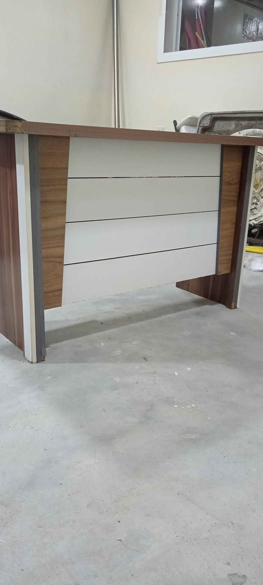 مێزی ئیداری زۆر پاک بۆ فرۆشتن 
نرخی : 50000 دینار قفڵی 
شار : سلێمانی 
بۆ پەیوەندی : *********** یان *********** السليمانية, العراق
