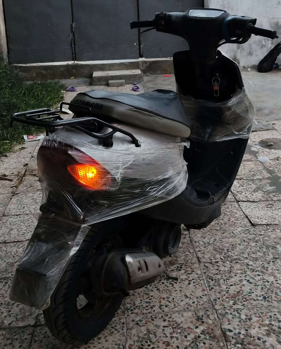 السلام عليكم دراجه تسعه زروف مامفتوحه كلشي بيهه شغال هندر وسلف السعر ٣٥٠ وبيه مجال العنوان البصره شقق الكزيزه تواصل ع هاذ رقم ***********
