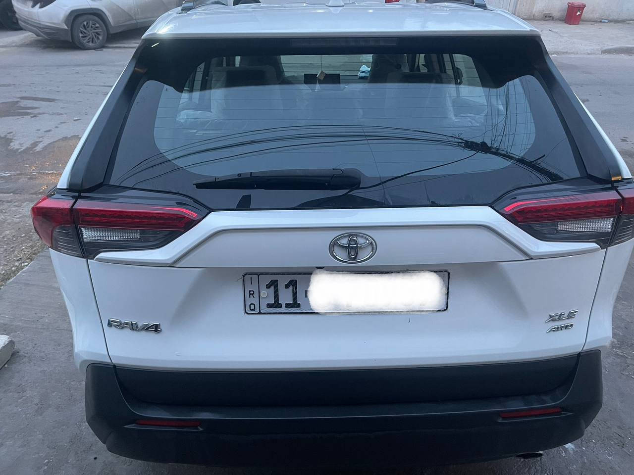 السلام عليكم 
للبيع راف فور 2020 بانزين 
مواصفات XLE
رادارات امامي وجانبية(نقاط عمياء)
6 وضعيات قيادة(ECO-NORMAL-SPORT-SHOW-MUD&SAND-ROCK&DIRT) 
فتحه سقف
تحديد مسار + مثبت سرعه
كشن سائق كهرباء
شاشه ابل كار بلي بلاد
صندوق كهرباء
 حادثها دعاميه واربع اصابع بالبنيد فقط رقمي ***********
مكاني بغداد حي التجار السعر 208 وبي مجال حك الجيه
